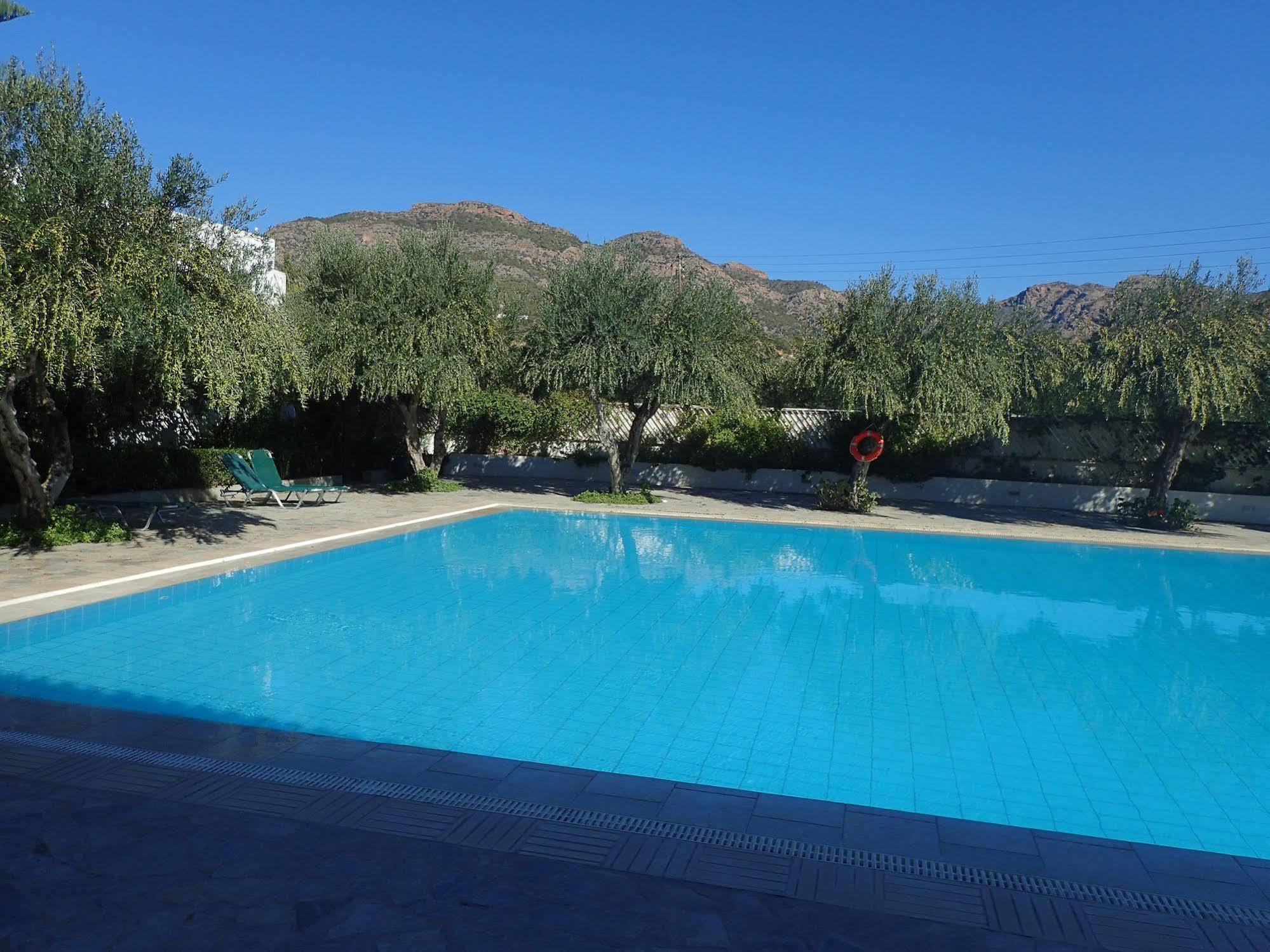 Villea Village Makrýgialos