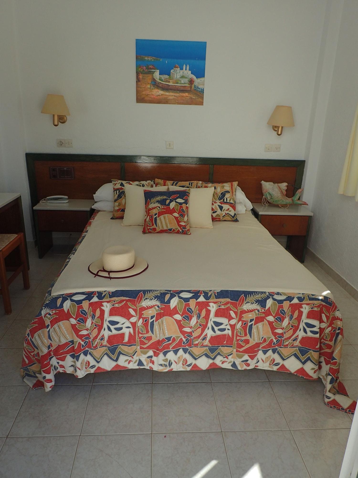 Villea Village Makrýgialos
